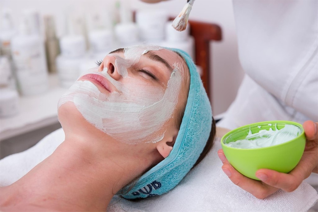 ¿Cada cuánto tiempo se recomienda hacer una limpieza facial?