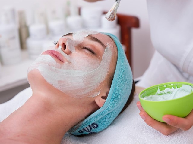 ¿Cada cuánto tiempo se recomienda hacer una limpieza facial?